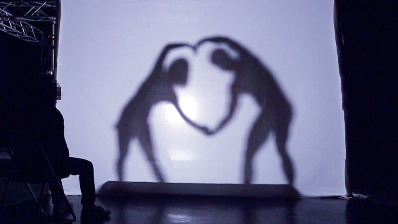 「【素人女子大生】彼氏の前で寝取られ中出しSEX!ドキドキシルエットクイズで禁断の展開に」のサンプル画像3枚目