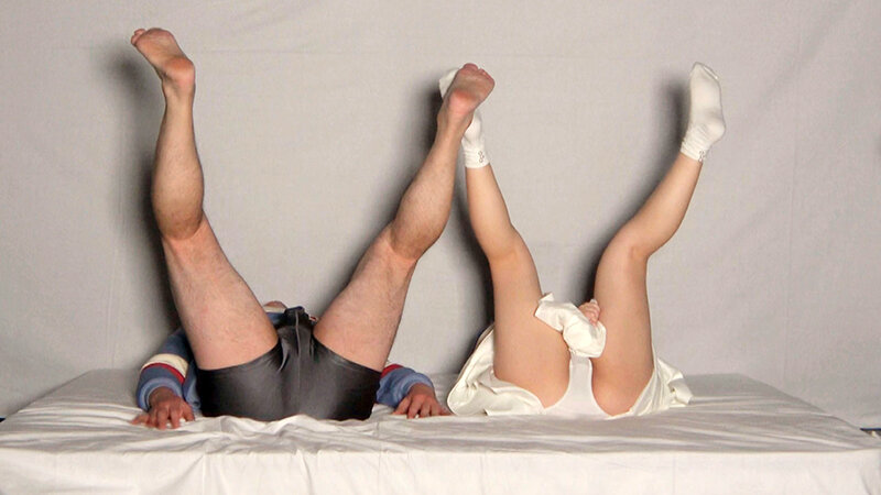 「【素人女子大生】彼氏の前で寝取られ中出しSEX!ドキドキシルエットクイズで禁断の展開に」のサンプル画像4枚目