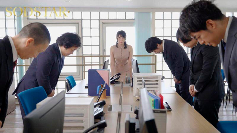 「【夏目響】クーデレ巨乳女上司OLと残業後に中出し!ギャップ萌え全開の癒し展開」のサンプル画像2枚目