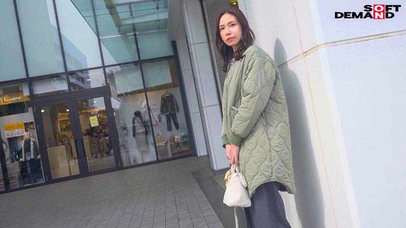 「長身人妻・栗原早苗が自ら懇願する濃厚フェラと中出し｜最後のAV出演で魅せた本気の愛」のサンプル画像18枚目