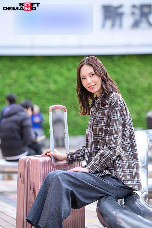 「長身人妻・栗原早苗が自ら懇願する濃厚フェラと中出し｜最後のAV出演で魅せた本気の愛」のサンプル画像3枚目