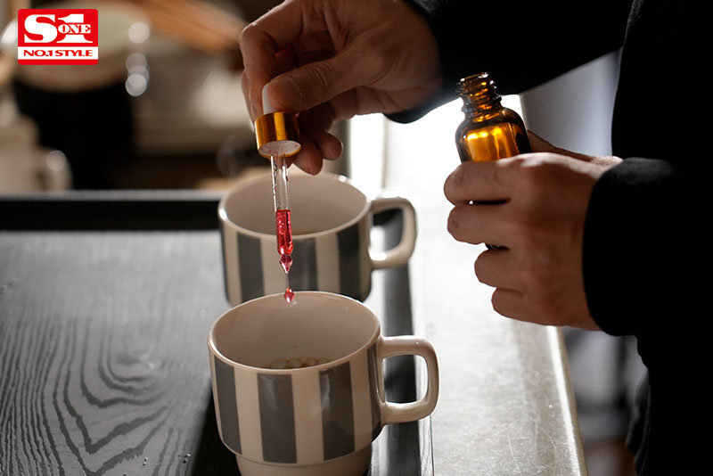 「【奥田咲】巨乳義母との禁断の近親相姦!パイズリとアクメで絶頂を繰り返す濃密セックス」のサンプル画像2枚目