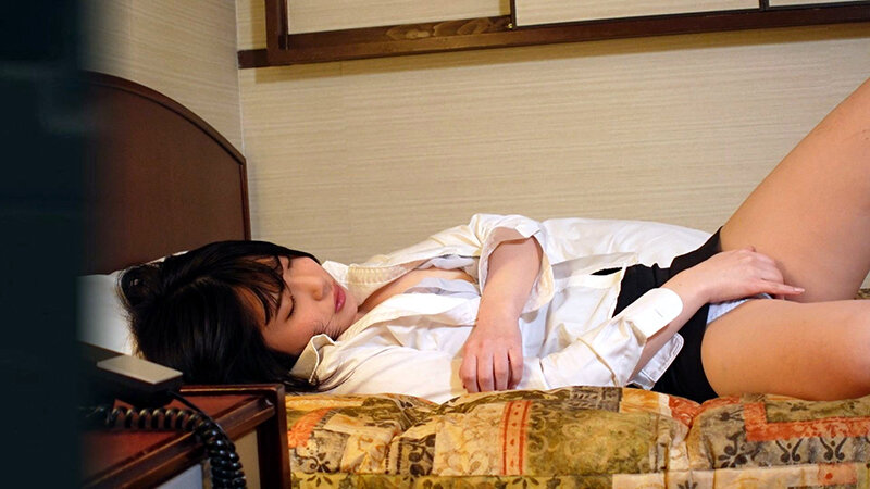 「【素人盗撮】ビジネスホテルで巨乳美女の秘密のオナニーを隠し撮り#7」のサンプル画像7枚目