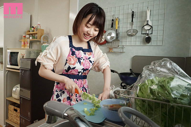 「水卜さくら・水原みそのの巨乳パイズリが凄い！痴女2人の突撃デリバリー体験」のサンプル画像9枚目