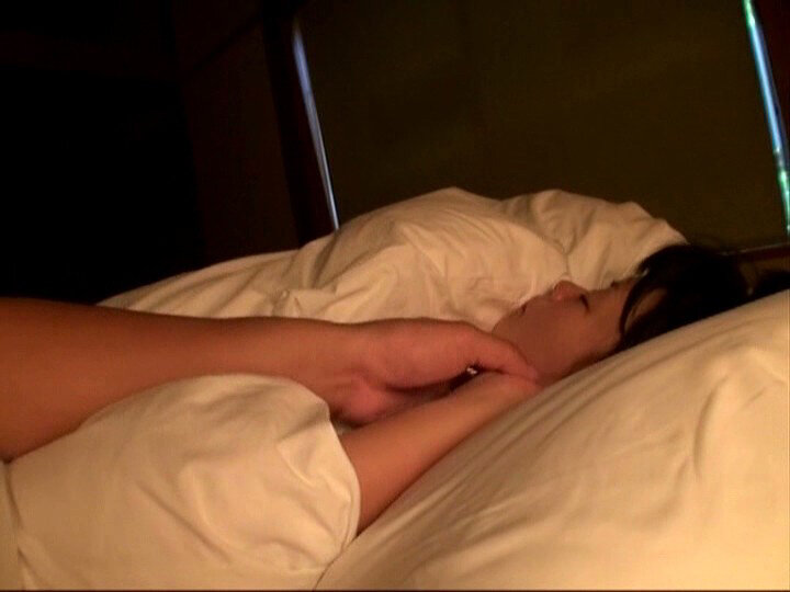 「【人妻不倫】欲求不満な主婦が温泉旅行で乱交プレイに溺れる背徳の人妻ドラマ」のサンプル画像16枚目