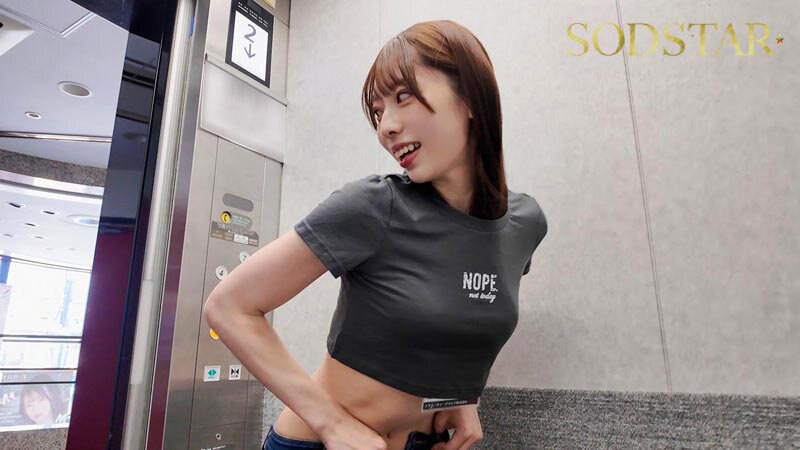 「【天神羽衣・一宮るい】OL体験中に即ハメ乱交で潮吹き！羞恥で赤面する新人女子社員の1日」のサンプル画像4枚目