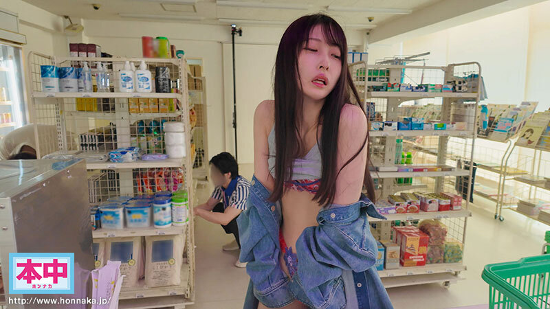 「天然美月・花守夏歩・水瀬りた出演｜スレンダー美女と時間停止フェラ＆乱交中出しプレイ」のサンプル画像3枚目