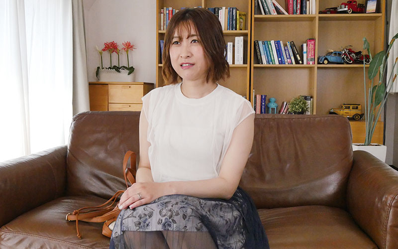 「【鮎川万里香】欲求不満な素人パート妻が秘めた願望を解放する熟女ドキュメント」のサムネイル