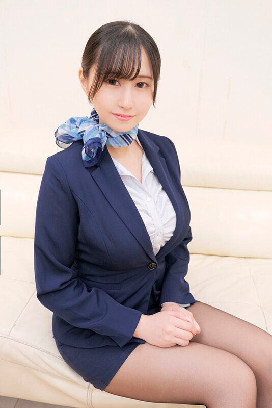 「雨宮ひびきの黒パンスト足コキ×中出し！美脚スチュワーデスが魅せる濃厚プレイ」のサンプル画像1枚目