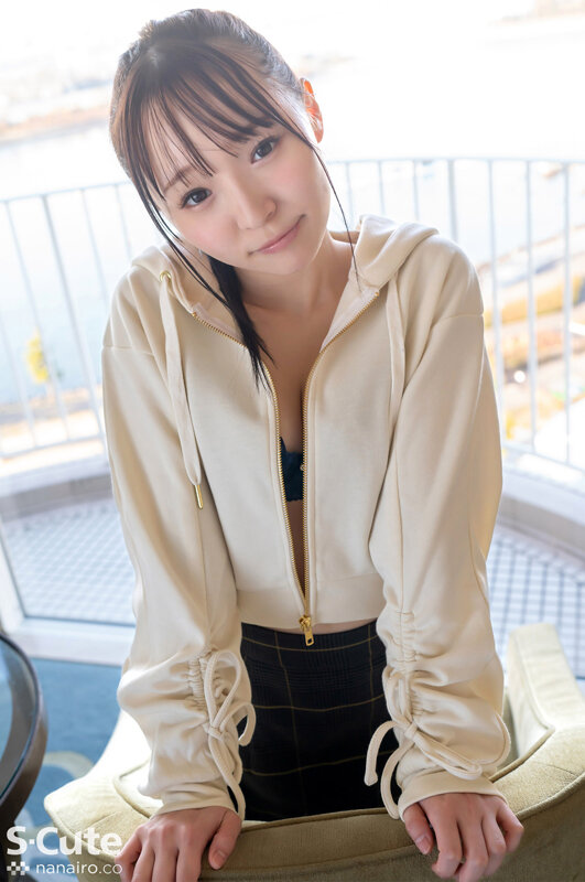 「雅子りな 色白美少女のフェラ&オナニーから中出しまで!ミニ系ロリ好き必見の激カワセックス」のサンプル画像3枚目