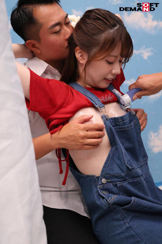 「マジックミラー号 オーバーオール姿の美巨乳大学生限定！！ 初めてのDEEP乳揉みで感度を上げて素人娘とガチSEX」のサンプル画像20枚目