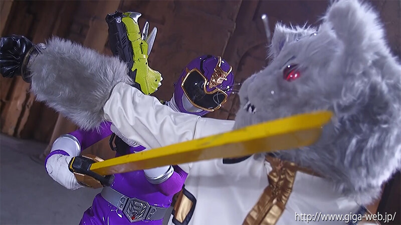 「加賀美さら・藤井レイラが女戦士に！竜神戦隊リュウジンバイオレットで絶体絶命のピンチシーン」のサンプル画像8枚目