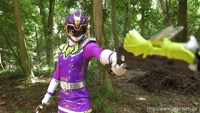 「加賀美さら・藤井レイラが女戦士に！竜神戦隊リュウジンバイオレットで絶体絶命のピンチシーン」のサンプル画像9枚目