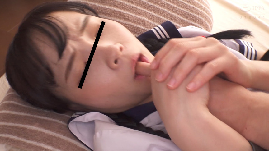 「【制服女子】清楚なセーラー服美少女とのパイパン中出しプレイ4時間収録映像」のサムネイル