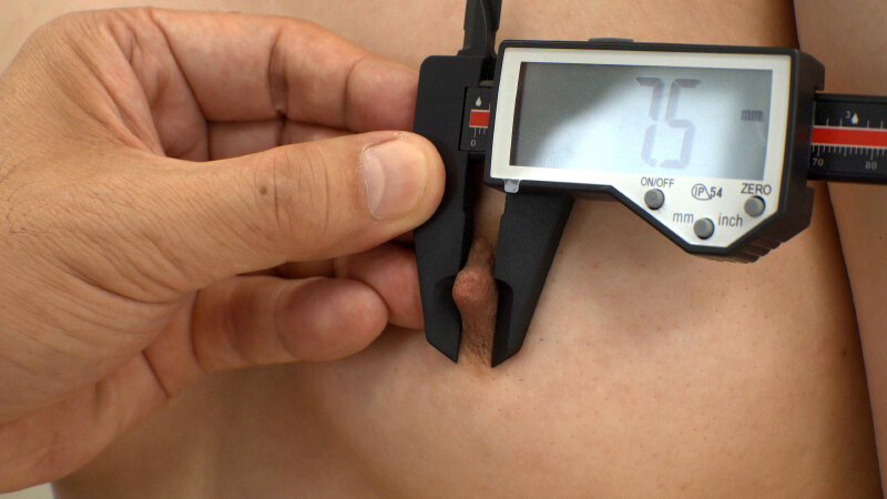 「八坂凪が制服姿で健康診断イタズラ体験｜女子校生の恥ずかしい局部アップ映像」のサンプル画像5枚目