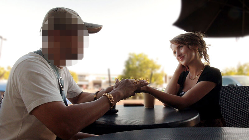 「【素人】巨乳白人美女がスーパーで逆ナンパ！グラマラス人妻との濃厚プレイに興奮必至」のサンプル画像5枚目