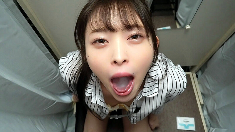 「ミニスカお姉さん店員のご奉仕フェラに興奮！美脚フェチ必見のひなこさん秘密サービス」のサンプル画像13枚目