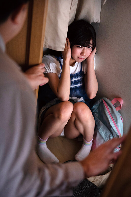 「日向由奈 パイパン美少女が隠れんぼで捕まる！小柄ミニ系の微乳ロリ娘が大人に見つかり…」のサムネイル