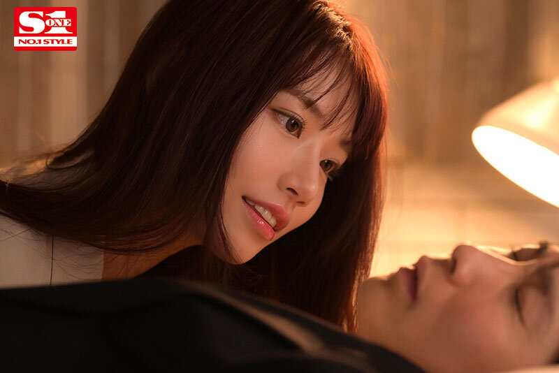 「河北彩花が魅せるスレンダーOLの逆NTR！ホテル相部屋で女上司とアクメ体験」のサンプル画像3枚目