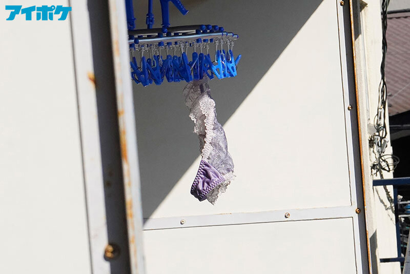 「巨乳人妻・天海つばさが魅せる痴女プレイ！欲求不満妻の濃厚中出しセックス」のサムネイル