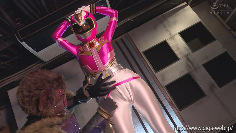 「紺野みいな 女戦士ヒロインピンチ 聖天戦隊アンジェレンジャー コスプレ特撮アクション」のサムネイル