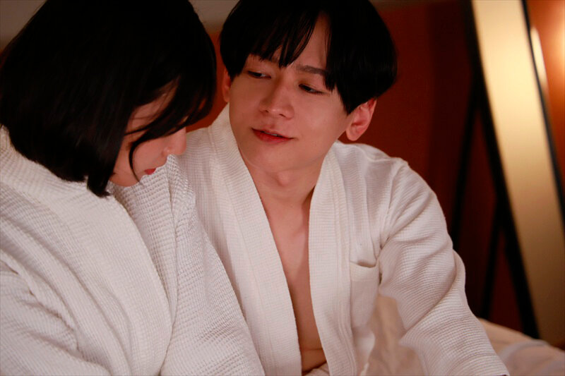 「宮城りえがカップルで魅せる濃密プレイ｜デカチン巨根に身体を委ねる甘い時間」のサンプル画像9枚目