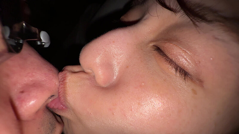 「【個人撮影】湊波流のデカ舌ディープキス＆ツバ鼻吸い」のサンプル画像16枚目