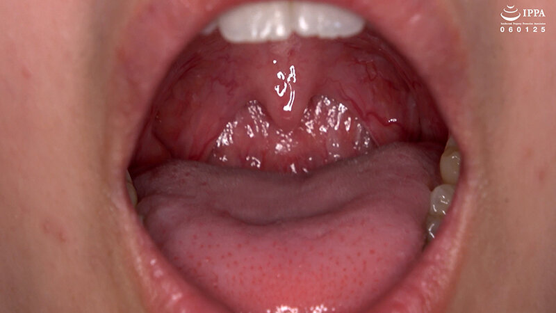 「【加護まり】口内・歯・のどちんこ観察＆咀嚼プレイ【フェチ動画】激レア巨大女作品」のサンプル画像6枚目