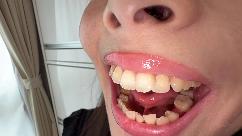 「【原美織】素人お姉さんをナンパ！個人撮影で魅せる舌ブラシ汚舌苔採取の衝撃映像」のサンプル画像2枚目