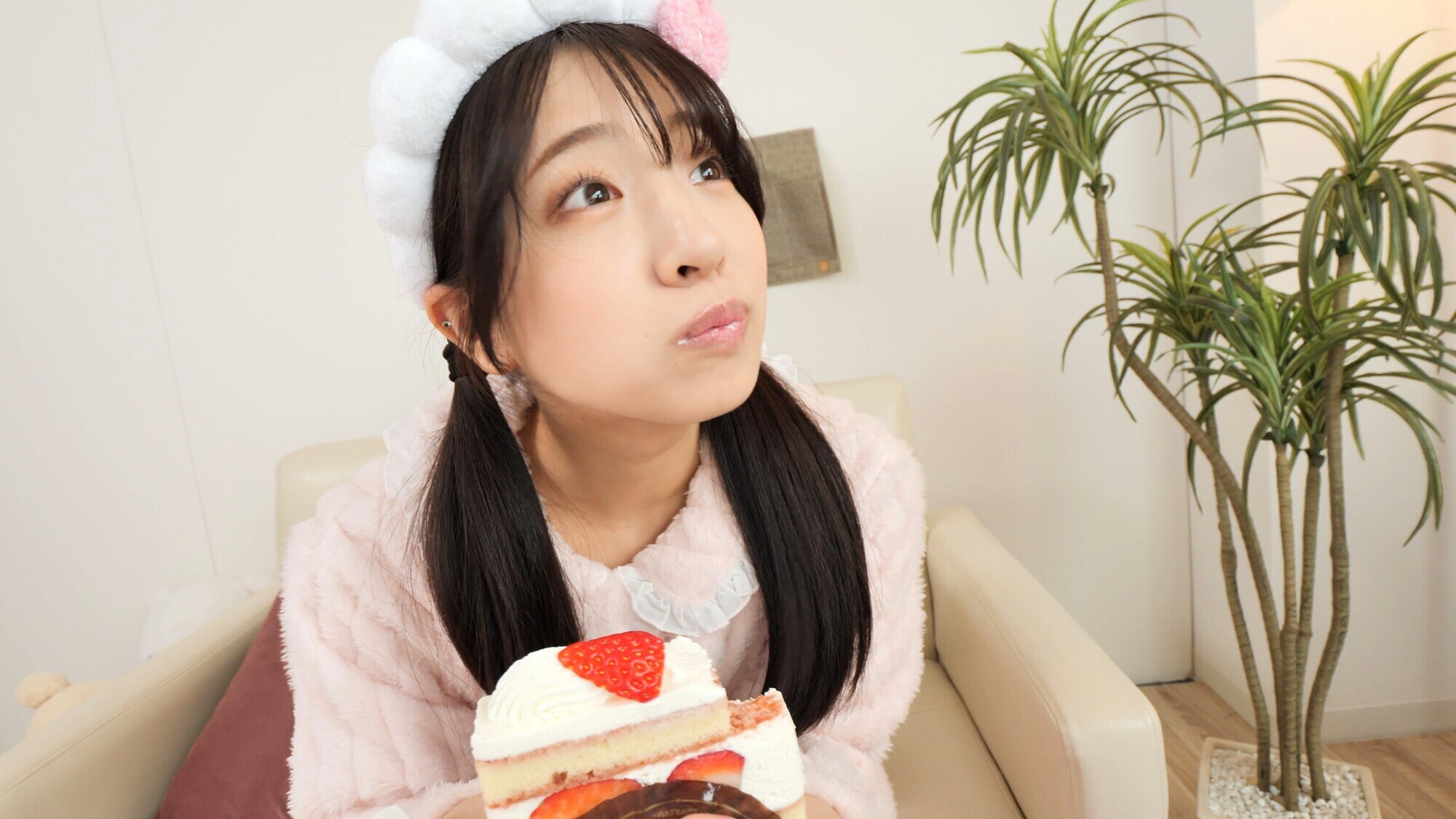 「ヒモ彼女 働かないし家事もしないけど、好きなだけ中出しSEXできるからOKです。」のサンプル画像2枚目