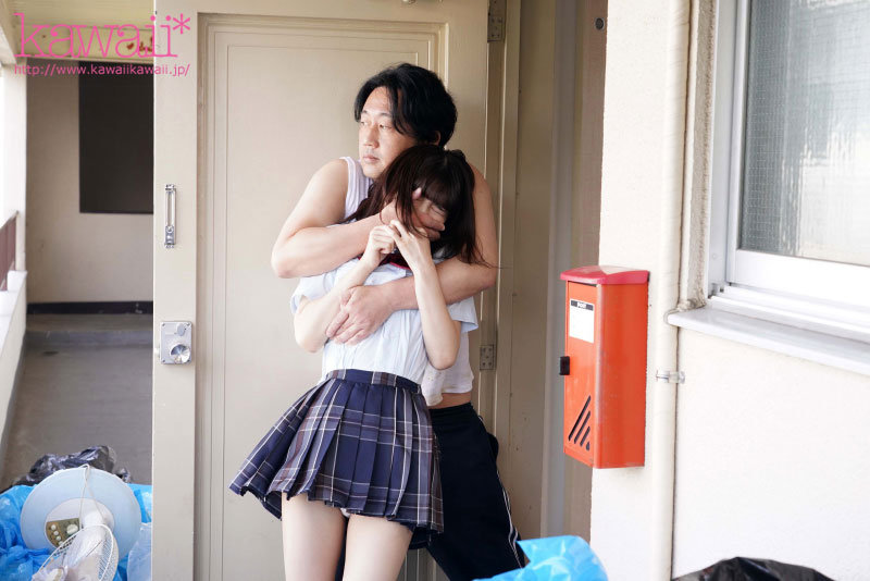 「倉本すみれ 制服女子校生が汗だく連続中出しで孕ませられる濃厚プレイ作品」のサムネイル