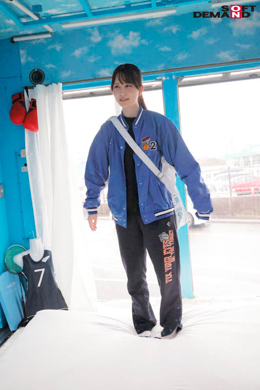 「アスリート女子大生がナンパされ手コキで連続射精チャレンジ！早漏男子を何度もイかせる神テク」のサンプル画像11枚目