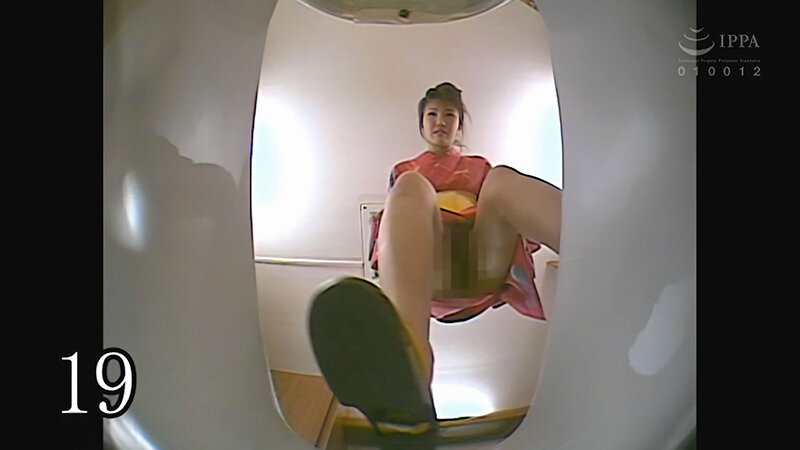 「【素人101人】アナル丸見え排泄シーン集｜局部アップで魅せるスカトロAIリマスター作品」のサンプル画像7枚目