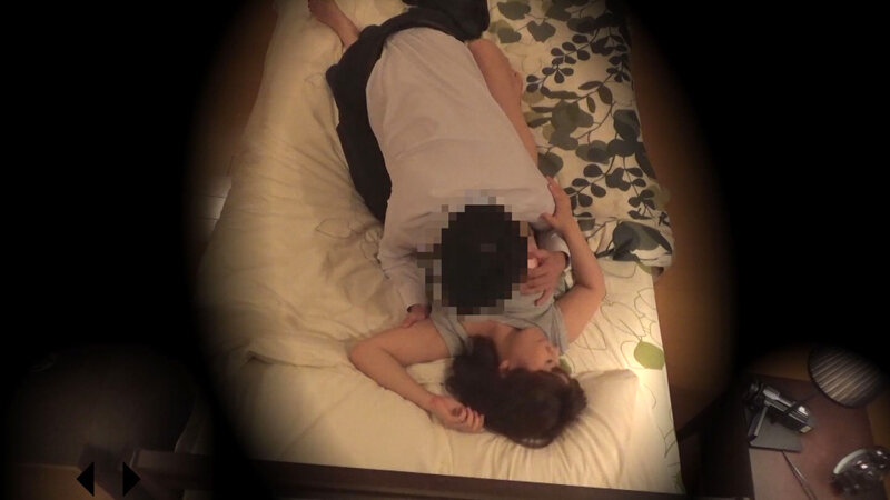 「【美泉咲】巨乳人妻が寝取られ中出しに悦ぶ姿を盗撮された衝撃NTR動画」のサンプル画像4枚目