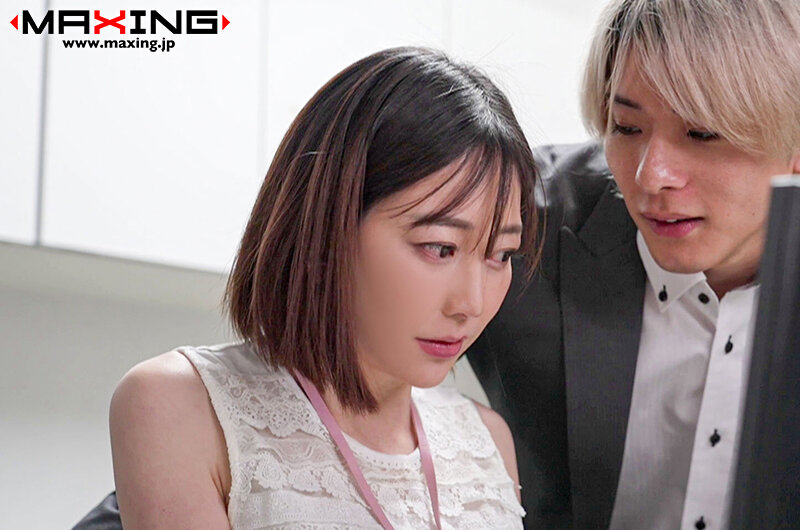 「蒼山愛奈 美人OL同僚に弱みを握られ中出し3Pで堕ちるアクメ絶頂 美乳OLの接吻プレイ」のサンプル画像10枚目