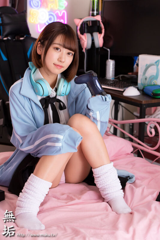 「美少女コスプレ妹と中出し三昧！羞恥プレイで責められる奈築りおの過激ゲーマー生活」のサンプル画像1枚目