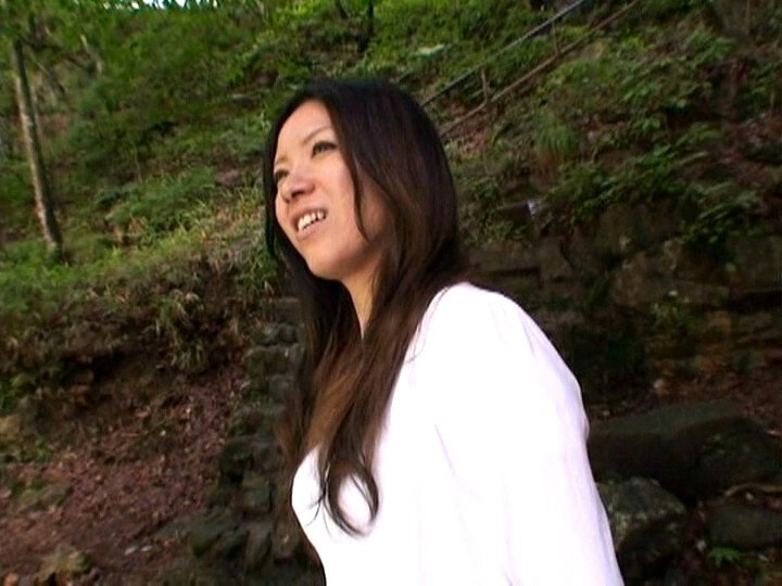 「【人妻・主婦】美人妻の不倫温泉旅行で乱交プレイ！禁断の湯恋ドラマ【AIリマスター版】」のサンプル画像2枚目