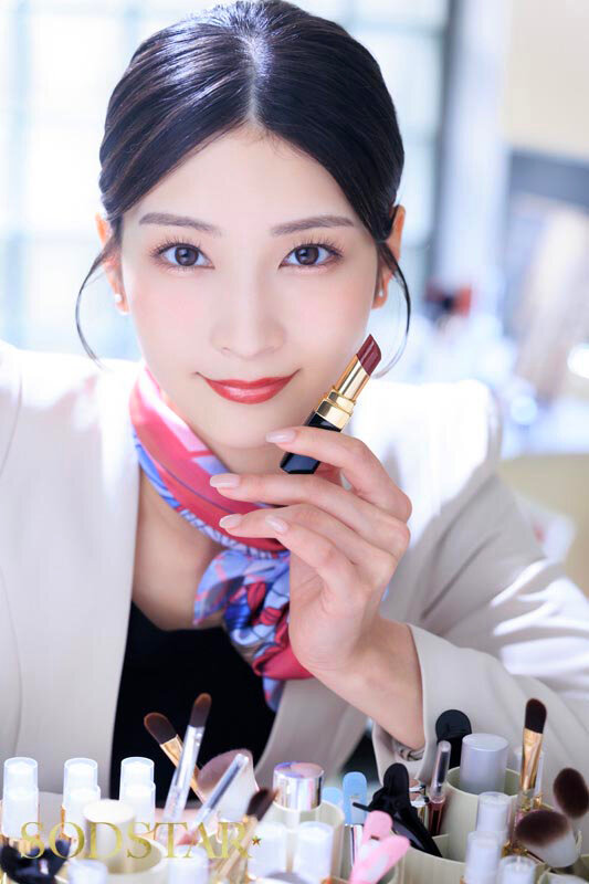 「本庄鈴が美容部員コスで魅せる濃厚フェラテクニック！職業色々シリーズ人気作」のサンプル画像2枚目