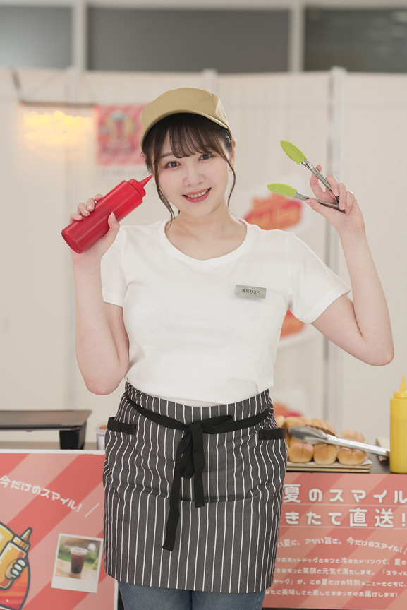 「【逢月ひまり・小坂ひまり】人気AV女優が挑む羞恥企画!商業施設での過激チャレンジ【野外露出系】」のサンプル画像2枚目