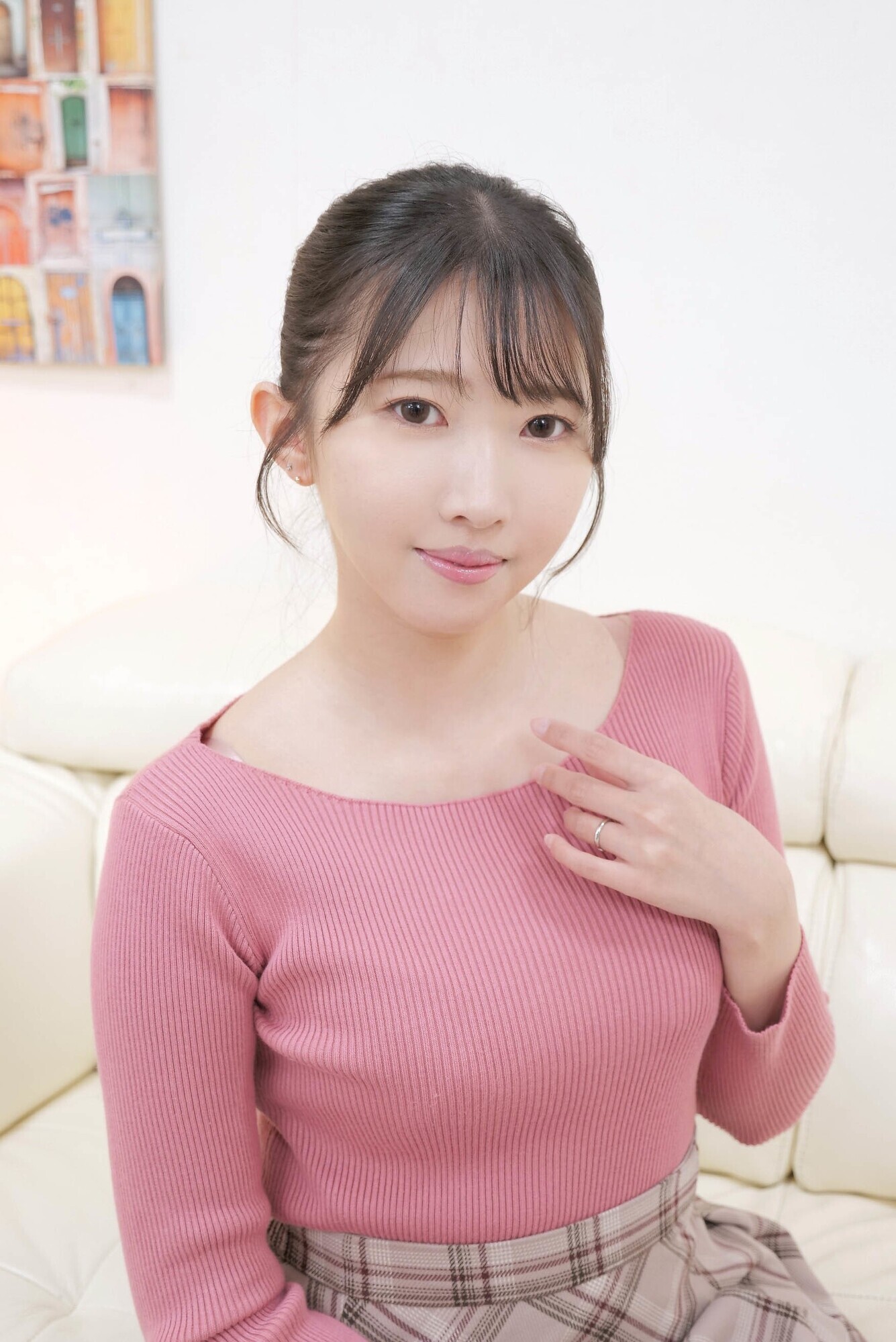 「素人奥様ナンパ 童貞君の包茎チ○ポむいて●ってあげてもらえませんか？ 久しぶりに見るギンギンチ○ポに発情！優しく筆おろしセックスしてくれました！ 巴ひかり」のサムネイル