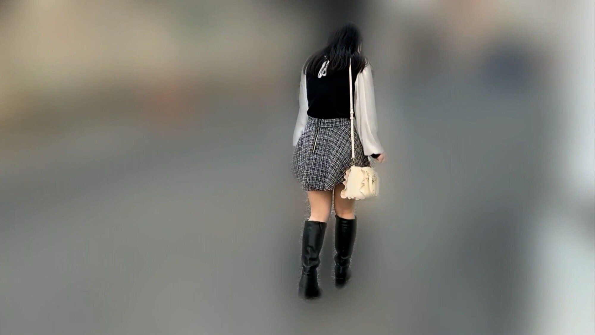 「愛川夢奈ちゃんとリモバイ散歩！街中で絶頂恥辱プレイ！」のサンプル画像14枚目