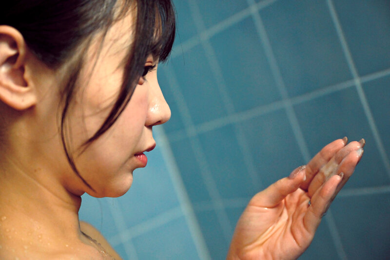 「吉澤友貴が魅せる人妻の不倫ドラマ｜巨乳妻が中出しで堕ちる禁断の関係」のサムネイル