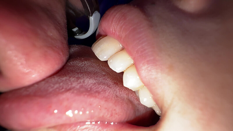 「【横山夏希】美人お姉さんをナンパ！素人風の濃厚キス個人撮影が話題」のサンプル画像10枚目