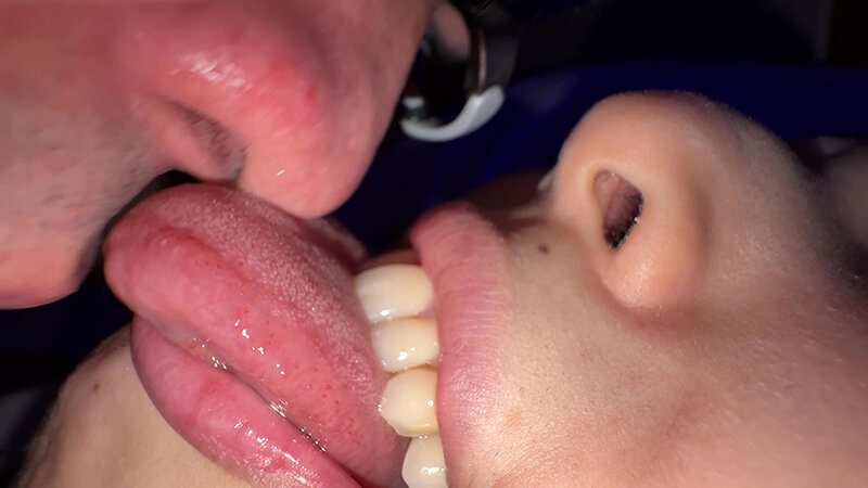 「【横山夏希】美人お姉さんをナンパ！素人風の濃厚キス個人撮影が話題」のサンプル画像20枚目