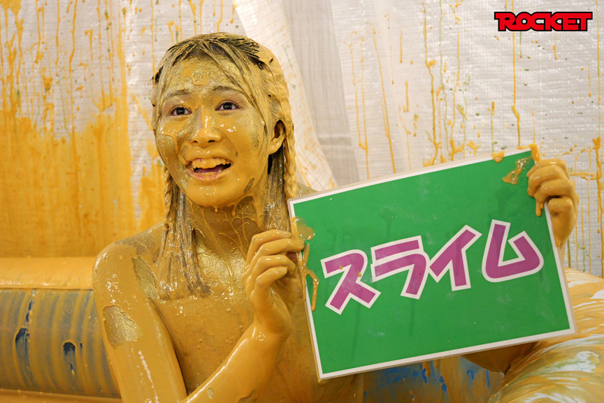 「幾野まち・赤城穂波ら4人がウェット＆メッシー体験！どろんこプールで濡れ場バラエティ企画」のサンプル画像12枚目