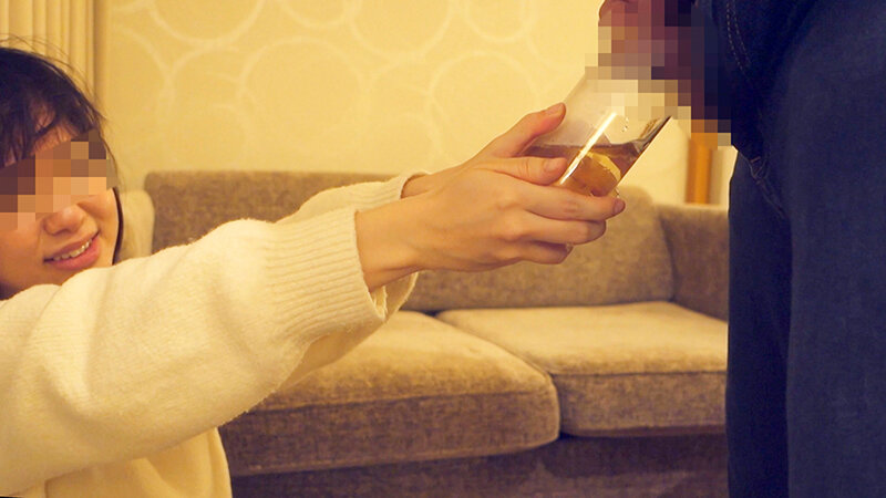 「【素人投稿】ファザコン女子大生がM女として放尿プレイに挑戦!小柄な紅緒の羞恥お漏らし体験」のサンプル画像7枚目