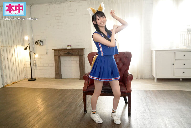 「【ゆめ莉りか】美少女コスプレ売り子が初体験3P・顔射・中出しで乱れる激カワダンス女子」のサンプル画像1枚目