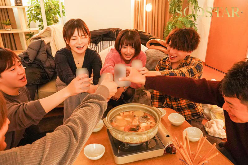 「星乃莉子が騎乗位で魅せる3P・4P中出し乱交パーティー！複数男性に囲まれる濃厚プレイ」のサンプル画像4枚目