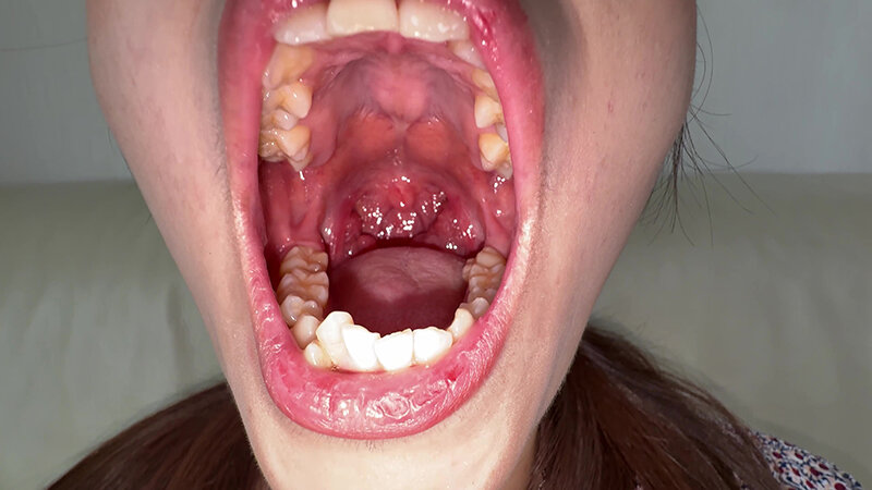 「【水月みお】素人お姉さんをナンパ！初めての喉奥体験と舌・八重歯観察の個人撮影動画」のサンプル画像3枚目