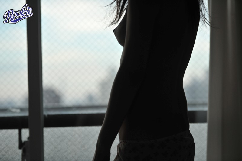 「素人美女の無防備パンチラ盗撮映像｜巨乳×美尻フェチ必見のドキドキのぞき撮り」のサンプル画像3枚目